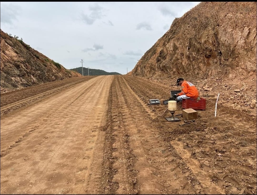 Governo da Paraíba avança com obras na PB-384, entre Carrapateira e Nazarezinho